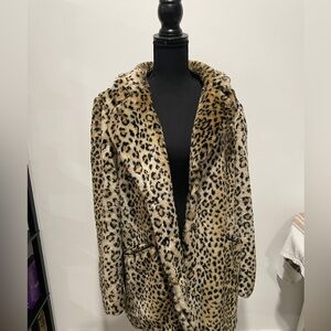 Leopard print coat
Used.